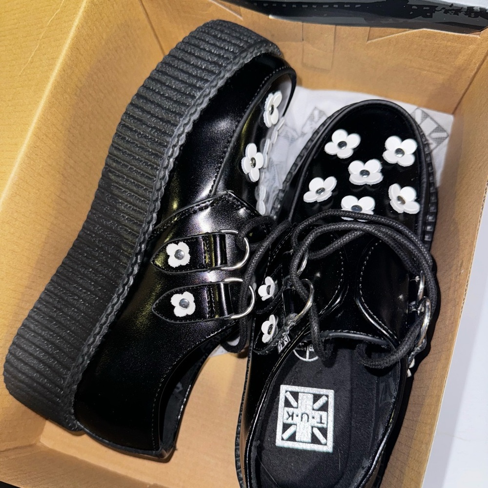 Brand new TUK leather flower loafers - Picture 1 of 4